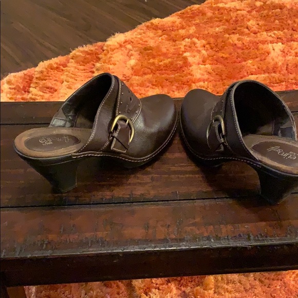 Brown Step In Shoes - Picture 2 of 7